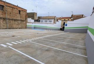 Rent Car parking in Centre. Palamós alquiler por día de plaza de parquing céntrica, en recin