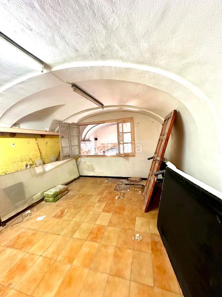 Foto 24fed9a7-844a-4832-ba72-9fbf2eb5bb67. Masía casa de piedra para restaurar con garaje y patio en pleno centro del pueblo en Calonge