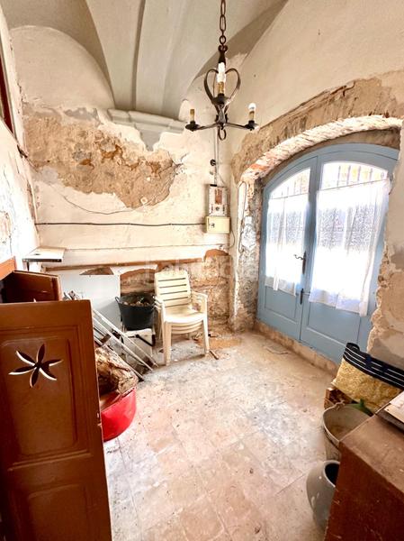 Foto 57ed9460-7d7b-48b7-a7e2-7477fa9daa50. Masía casa de piedra para restaurar con garaje y patio en pleno centro del pueblo en Calonge