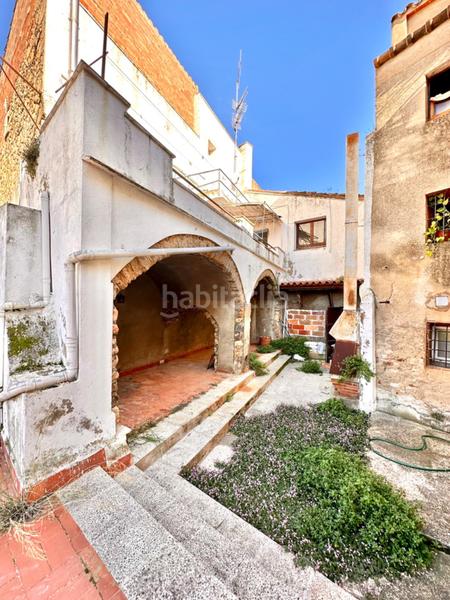 Foto dec09ce5-97e6-4d04-a2c7-85611a974447. Masía casa de piedra para restaurar con garaje y patio en pleno centro del pueblo en Calonge