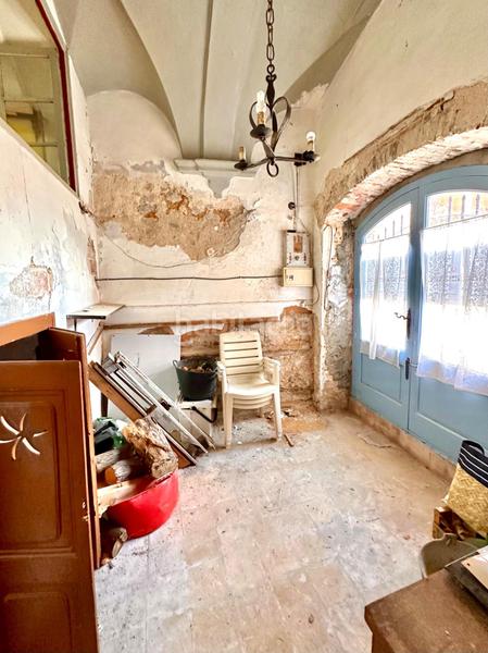 Foto eb4153e2-06ad-4703-94e9-5dbf704b77a1. Masía casa de piedra para restaurar con garaje y patio en pleno centro del pueblo en Calonge