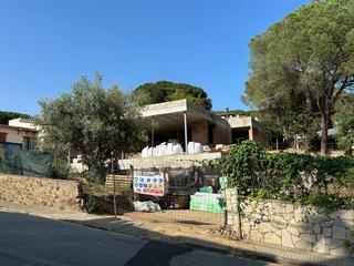 Xalet a Cabanyes-Mas Ambrós-Mas Pallí. Nueva construcción chalet independiente de alto standing en mas