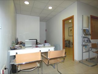 Miete Geschäftsraum in Platja Gran. Palamós local comercial, planta baja y acera ancha, para profesi