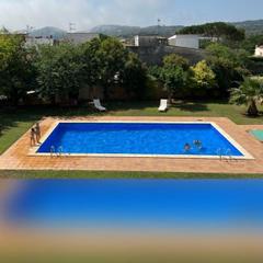 Appartement à Poble. Calonge piso céntrico con ascensor, parquing, jardín y piscina c