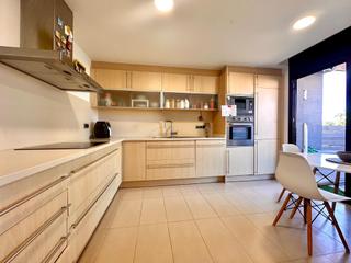 Rez-de-chaussée à Sant Joan - Vilarromà. Sant joan de palamós planta baja dúplex con patio de 30 m2 y par