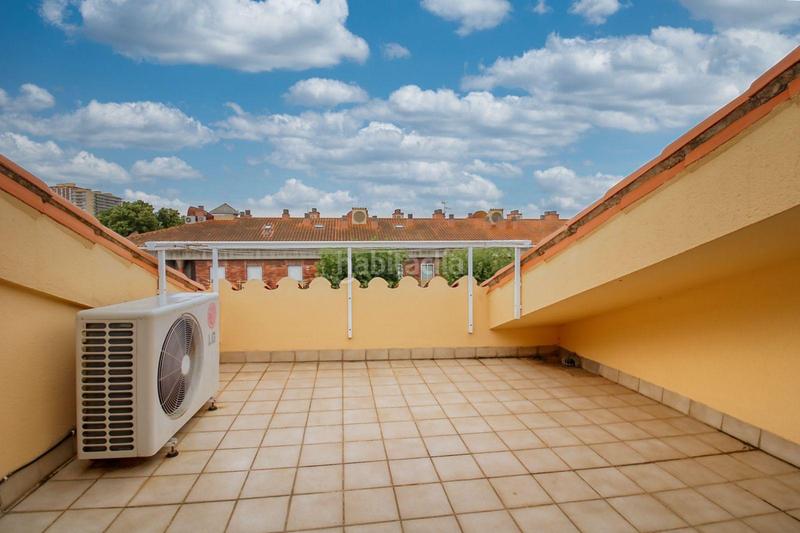 Foto 4c09d968-5b75-4dd2-9d6a-4b0203acf543. Dúplex  en avda. cataluña con gran garaje cerrado en Palamós