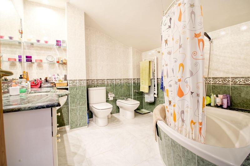 Foto f6cf5966-933f-41c8-9067-d791f1f82732. Dúplex  en avda. cataluña con gran garaje cerrado en Palamós