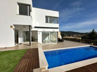 Maison à Cabanyes-Mas Ambrós-Mas Pallí. Calonge chalet en mas ambrós con garaje, jardín y piscina privad