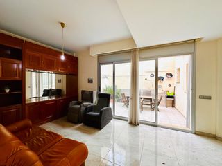 Planta baja en Avinguda Catalunya. Palamós planta baja céntrica en avda. cataluña con terraza de 30