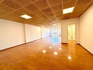 Lloguer Local Comercial a Avinguda Catalunya. Palamós local comercial céntrico de 100 m2 en alquiler