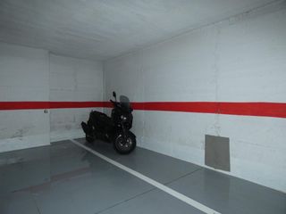 Lloguer Aparcament cotxe a Centre. Palamós  se alquila plaza de parking para 1 ó 2  motos, si una l