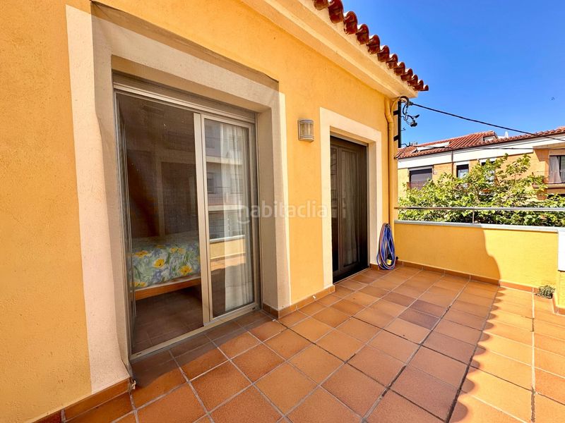 Foto d2e3e34c-4837-42c4-88f0-b53a66739765. Casa adossada amb calefacció aparcament a Centre Palamós
