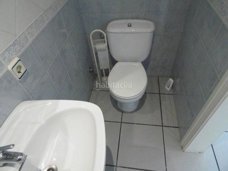 Foto 15c2dbad-f761-40b8-a137-90443a5d7bf8. Alquiler local comercial  de 40 m2. al lado del mercado municipal, se tu propio jefe a ! en Palamós