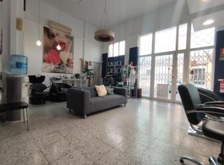 Location Local commercial  Calle juan de mariana. Oportunidad única de traspaso! peluquería en funcionamiento