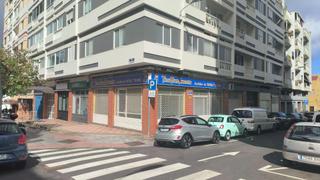 Location Local commercial  Calle san fernando. Local comercial en méndez núñez