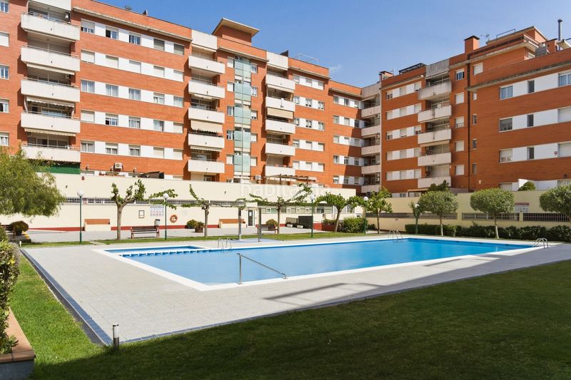 Foto 821b5fbe-6347-4610-a712-21d86032ea2b. Pis amb calefacció piscina a Fenals Lloret de Mar