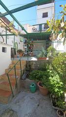 Maison à Loja. Casa reformada con patio muy soleada