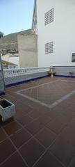 Local Comercial en Loja. Casa con bajos de 200m2 preparados para taller de costura de 200