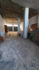 Local Comercial en Loja. Se vende local 104 m2 en la zona del barrio alto.