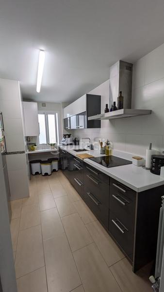 Foto 991f389b-b299-47e8-b809-239293750b43. Piso  maravilloso con terraza, trastero y plaza de garaje. en Loja