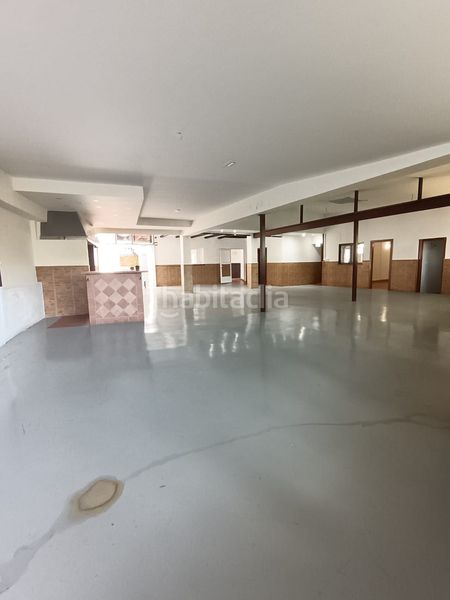 Foto 0ab5241b-39aa-4267-a0b3-9251fda7d0bf. Lloguer local comercial a Loja