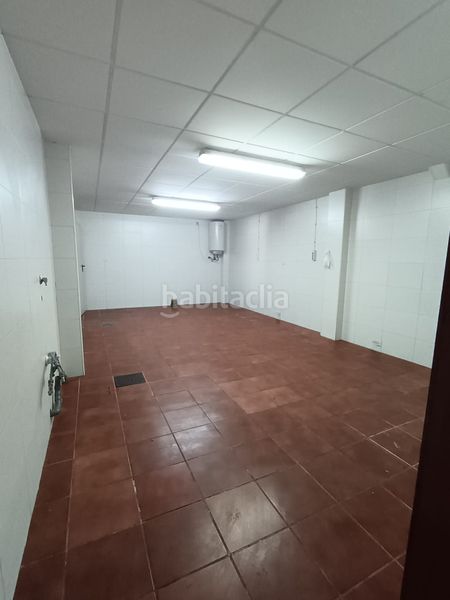 Foto 252c5095-1ded-4ff5-a5e8-5f8065ce78a7. Lloguer local comercial a Loja