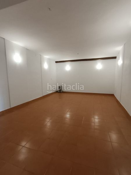 Foto 69847ca0-af49-4f4a-a606-a3968b77b101. Lloguer local comercial a Loja