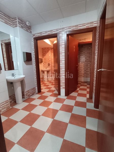 Foto cbb6cc69-d911-4a0d-a273-46244dd9ce5a. Lloguer local comercial a Loja