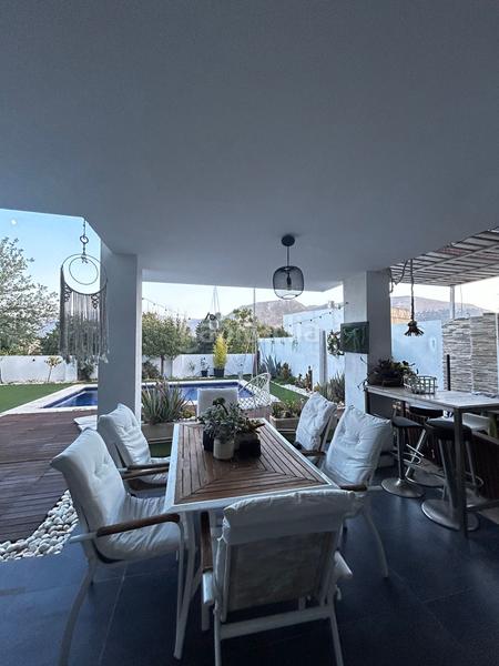 Foto 62dcf882-5f4d-4f5d-8bc8-858ce19a79cc. Chalet avec parking piscine dans Loja