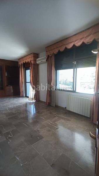 Foto 518cf761-99fc-48ea-80e1-29cd3659e6b3. Chalet con camino riscaldamento parcheggio piscina in Loja