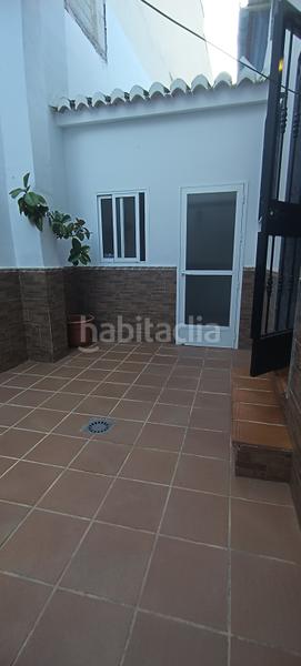 Foto d37d79ab-f724-46c9-81cb-d2586d4a673f. Casa adosada se vende casa con patio y terraza en muy buen estado en Loja