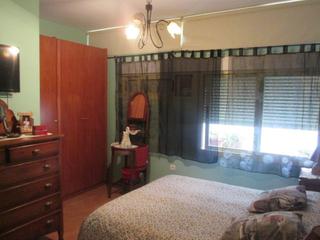 Etagenwohnung  Calle generalife. Se vende bajo de dos plantas con dos dormitorios, baño y aseo.