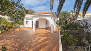 Casa a Calle tucan 4. Casa a reformar con parcela