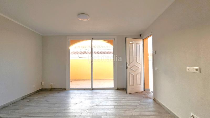 Foto 64719b59-1d08-45e5-8796-90ccec2bdfaf. Casa aparellada a paseo violeta 3° 30 a Palm - Mar Arona