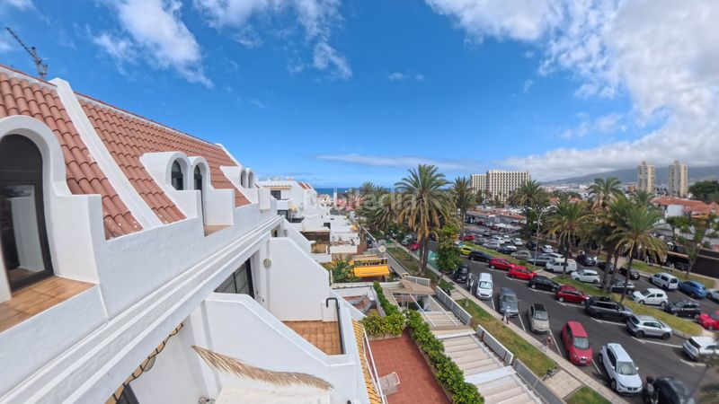 Foto 5637f768-af67-4d2d-8bf1-c2130b486fe8. Duplex in avenida santiago puig 4 in Playa de las Américas Arona