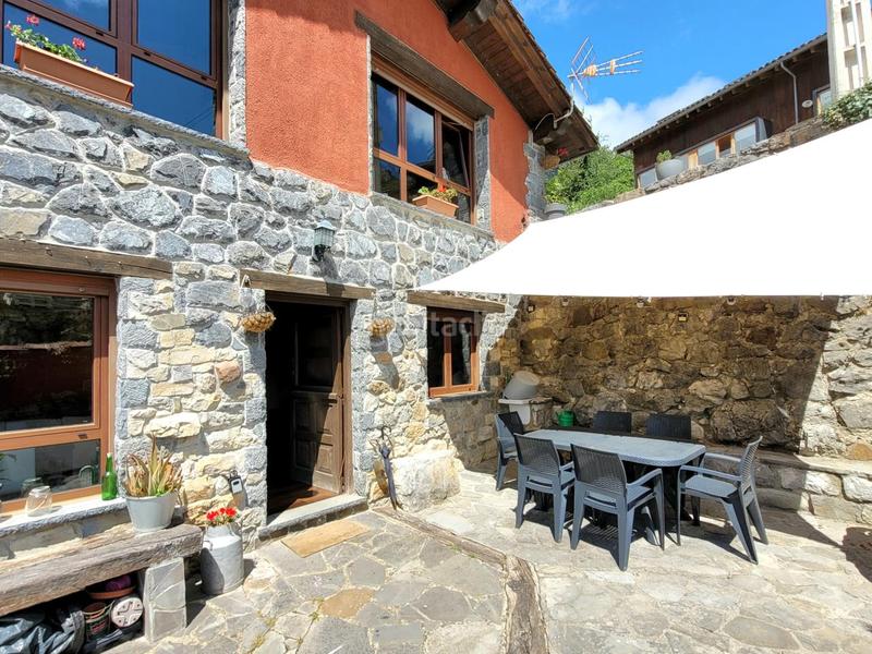 Foto 18df0eff-63b8-41a5-a9e5-8b6b89732095. Casa bellisimo chalet entre montañas en el corazón de la reserva de la biosfera de redes en Caso