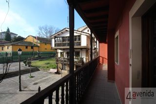 Haus  Calle las huertas. Casa en nava  4 plantas, dos viviendas independientes, sala de r