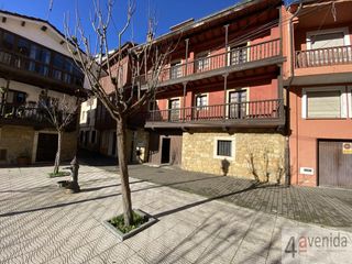 House  Las huertas. Casa en nava  4 plantas, dos viviendas independientes, sala de r