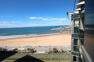 Pis  Doctor aquilino hurlé 47. Altura, luz natural, ubicación y vistas al mar.