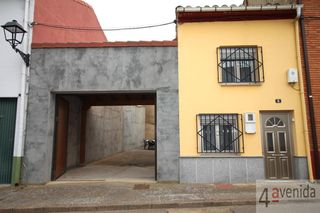 Reihenhaus in Renueva 8. Casa adosada con amplio patio y porche en villamañán