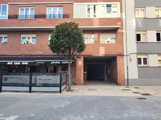 Aparcament cotxe a Calle Victor Hevia 1