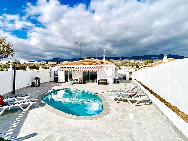Foto 80a9fe5d-2278-42a0-ba8c-d22c8241def6. Casa con piscina in Callao Salvaje - Playa Paraíso Adeje