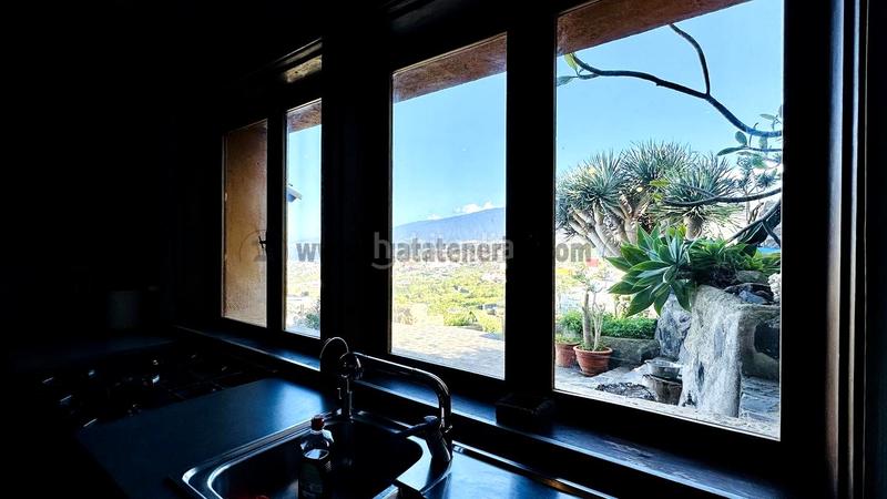 Foto 0ad0d997-d09b-4084-b69a-7c7725603f47. Masia amb aparcament a Los Realejos pueblo Realejos (Los)