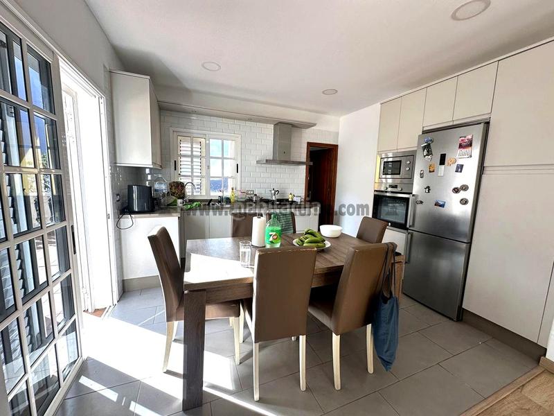 Foto 48703bac-2e25-424e-9f8f-6bd99adf16e1. Casale con parcheggio in Santiago del Teide pueblo Santiago del Teide