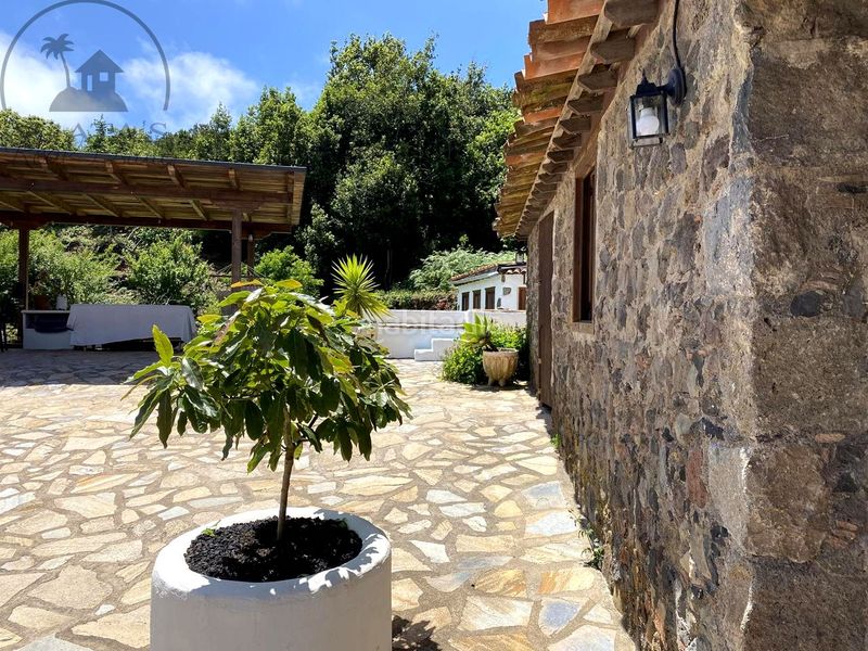 Foto df6cb375-ad99-47e2-8e78-0ad17bc3d66e. Masia amb aparcament a Garachico