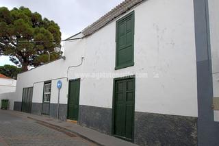 Masia  Camino chiser. It is the historic house that needs reform. there is basement, g