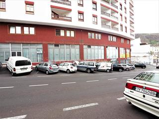 Oficina  Avenida 25 de abril. 2 grandes locales comerciales en icod de los vinos en el norte d