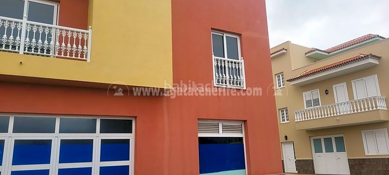 Foto b3d49b3c-da99-4dd7-b189-82a369082c91. Edifici a Silos (Los)