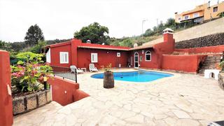 Masia a La Vega - El Amparo - Cueva del Viento. Esta casa rústica diáfana se encuentra en icod de los vinos en l