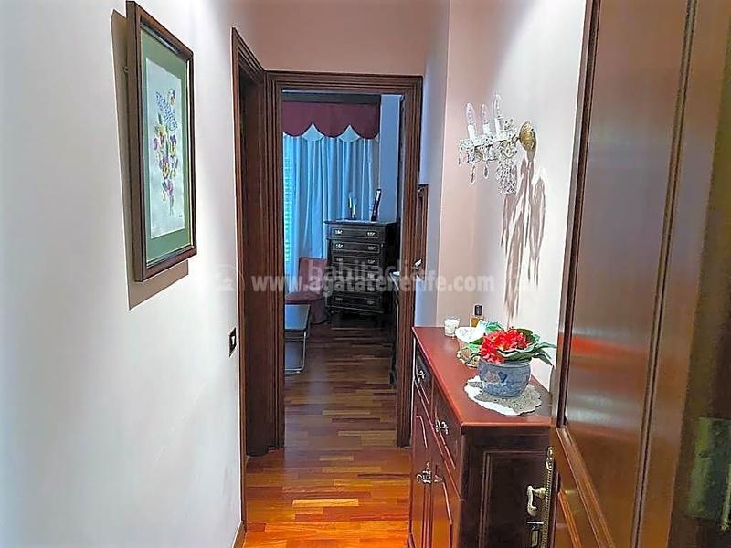 Foto cd3c4ce3-4b2e-4b24-9694-4c3a73e26f25. Edifici a Tanque (El)